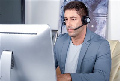 Diwrnod o Waith gyda'r New Bee BH58 Wireless Headset Office